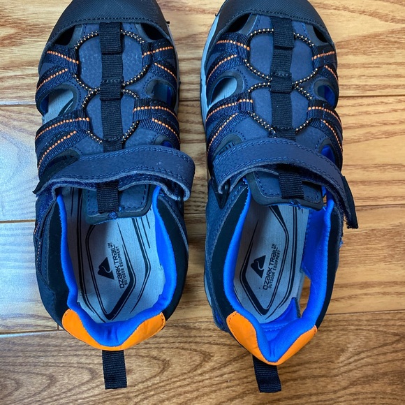 Boys Covered-Toe Velcro Sandals. - Picture 2 of 6